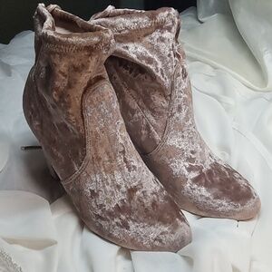 Report velvet women's ankle.boots size 8